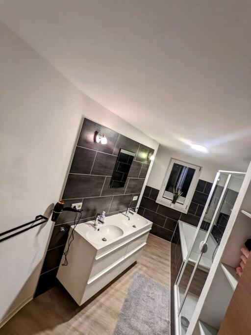 Im Lehm-fachwerkhaus Mit 3 Einzelnen Schlafzimmern Je Mit Tv Apartment *